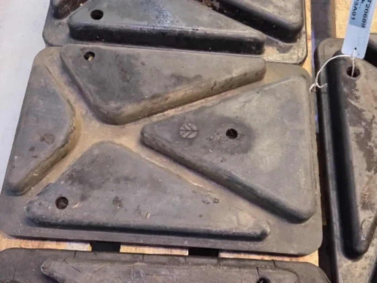 Billede 5 - New Holland B100B Gummiklods 85817788  4Stk