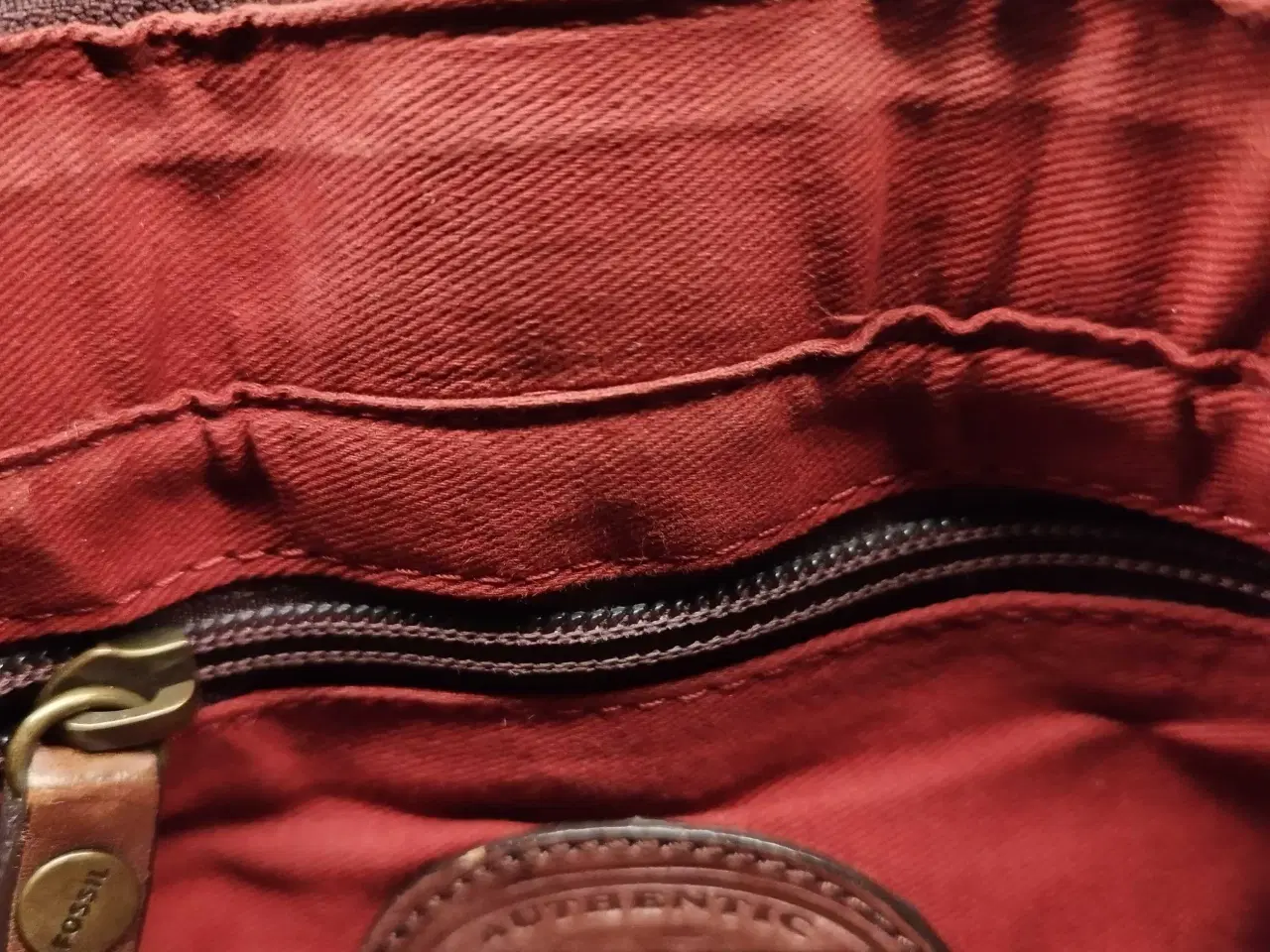 Billede 4 - Fossil- lækker taske 