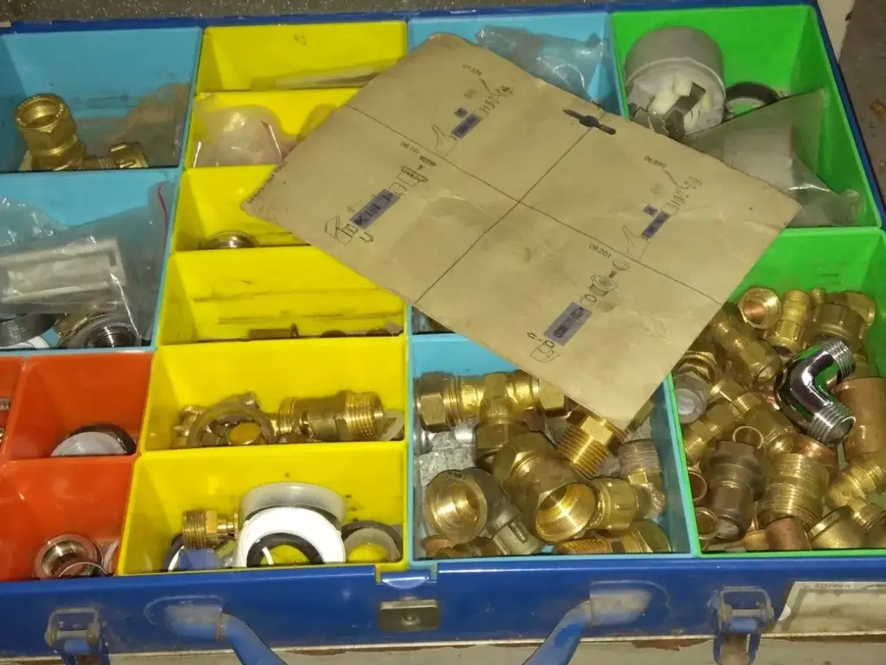 Billede 6 - Skuffe reol med indhold til vvs