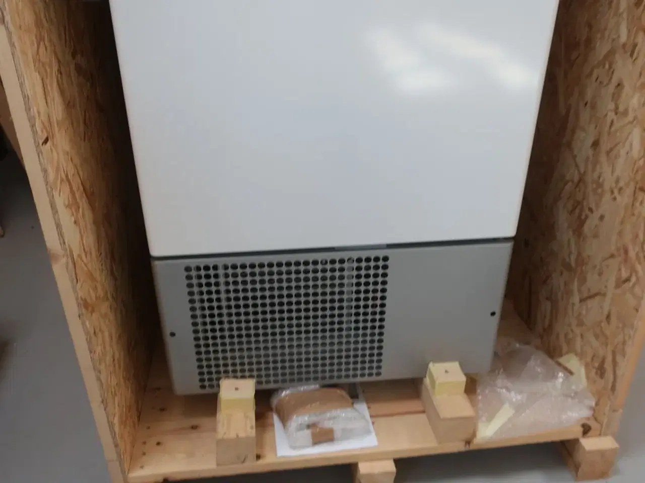 Billede 2 - Fryseskab B SCIENCE GLOBAL B-ULT 400 (Køle teknik problem)