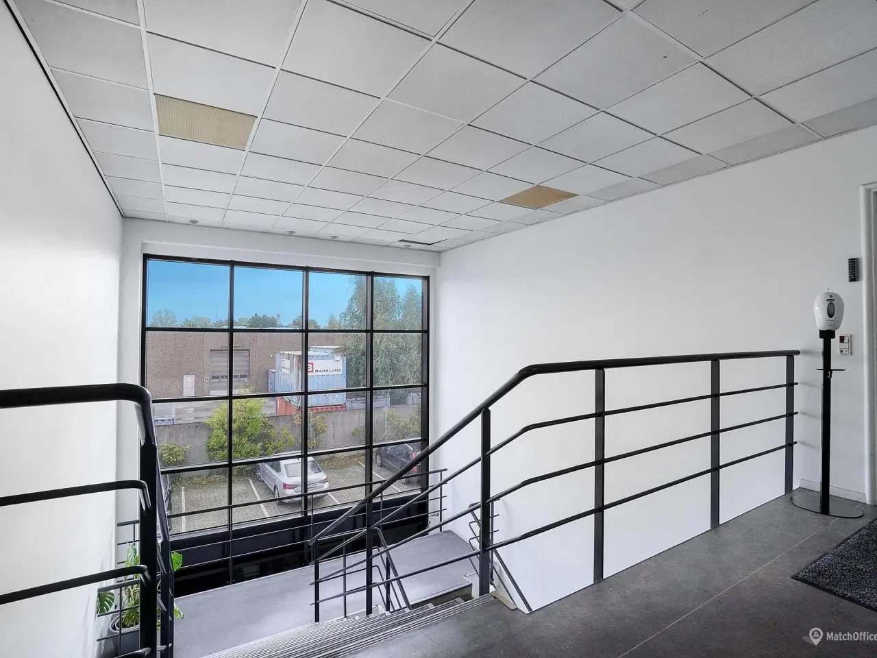 Billede 14 - Nyistandsat kontor- og lagerlokale på 1. sal med elevator