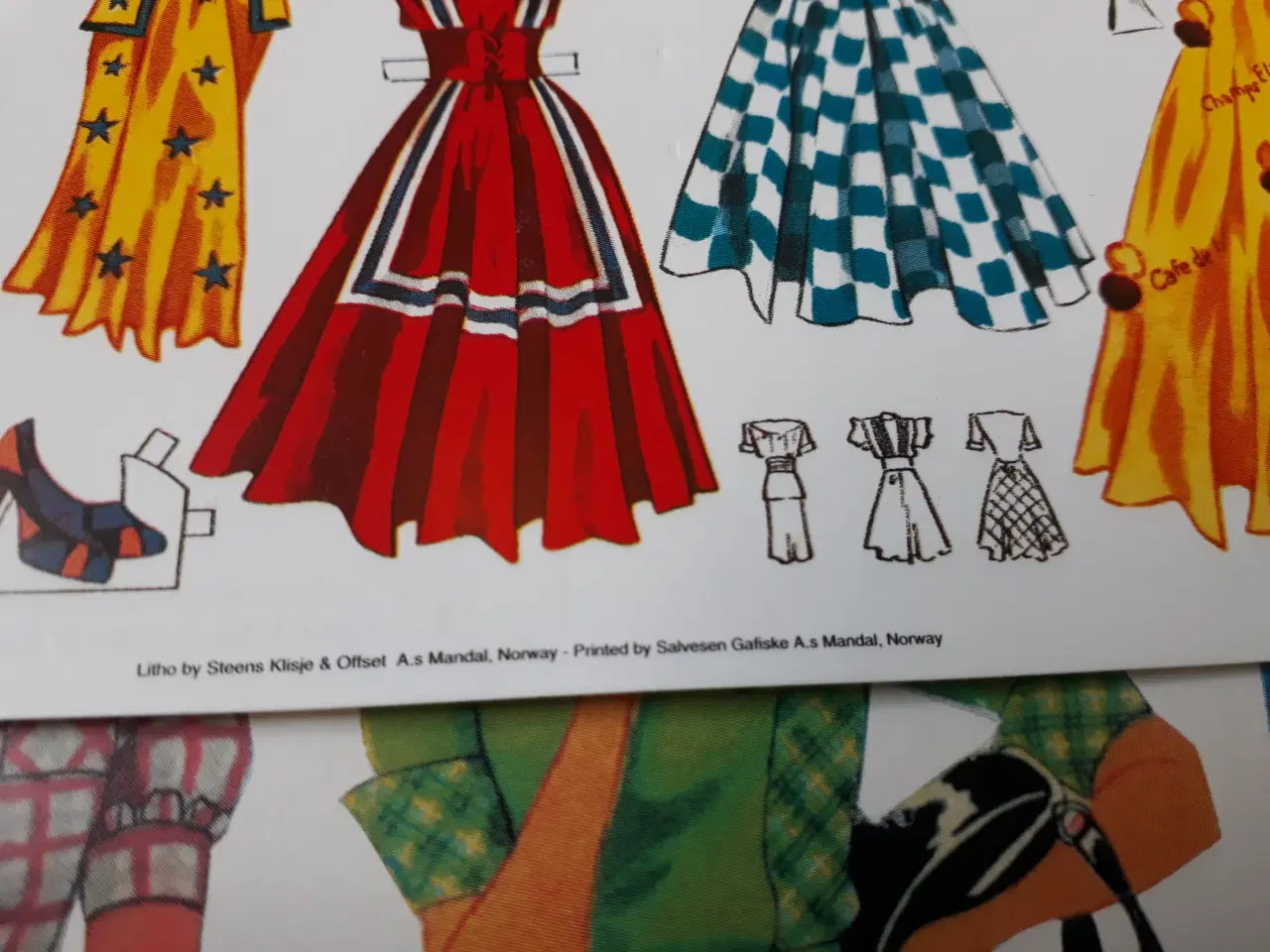 Billede 11 - Christel, Marie og Modeark Påklædningsdukker