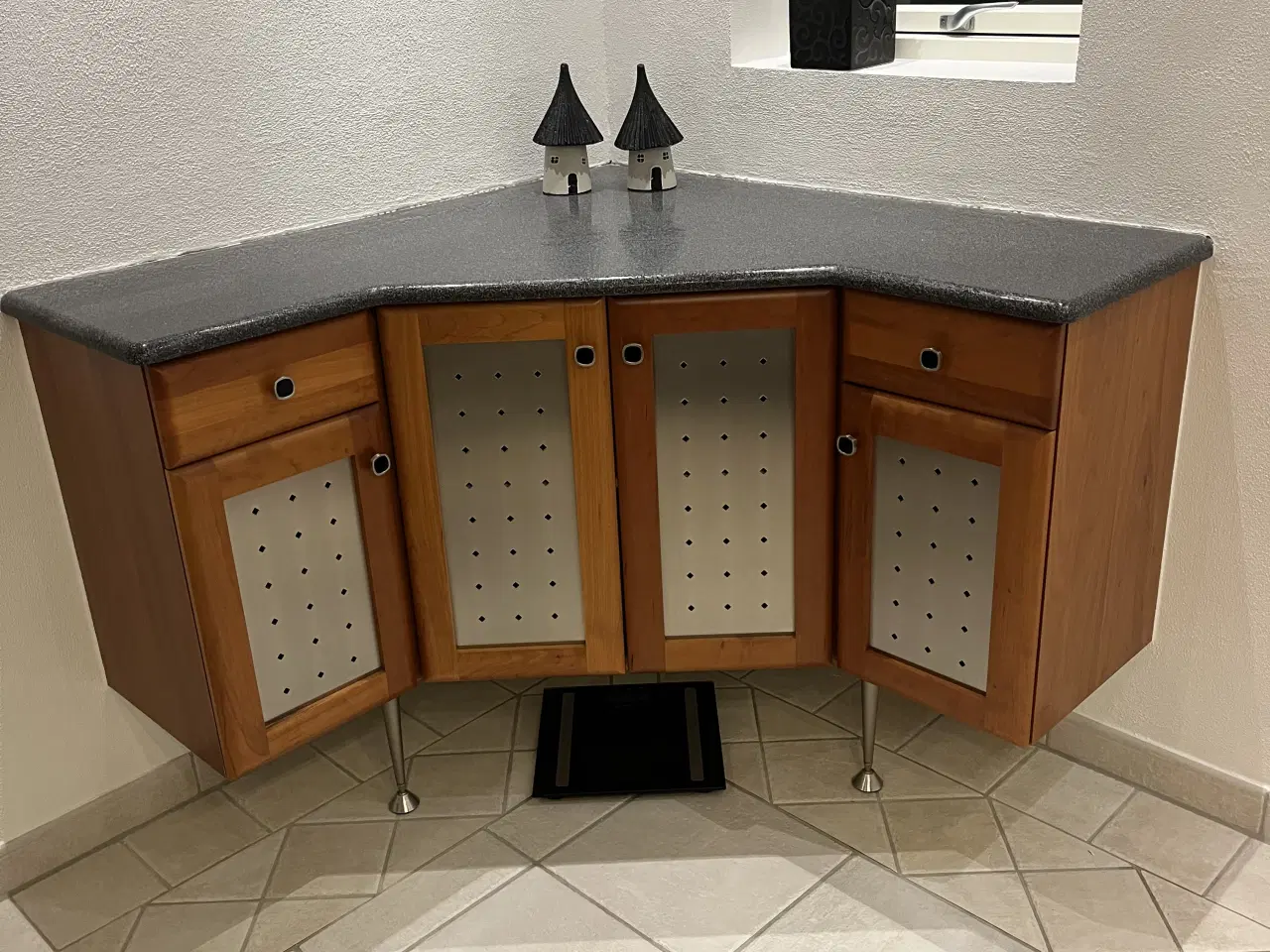 Billede 2 - Badeværelses møbler