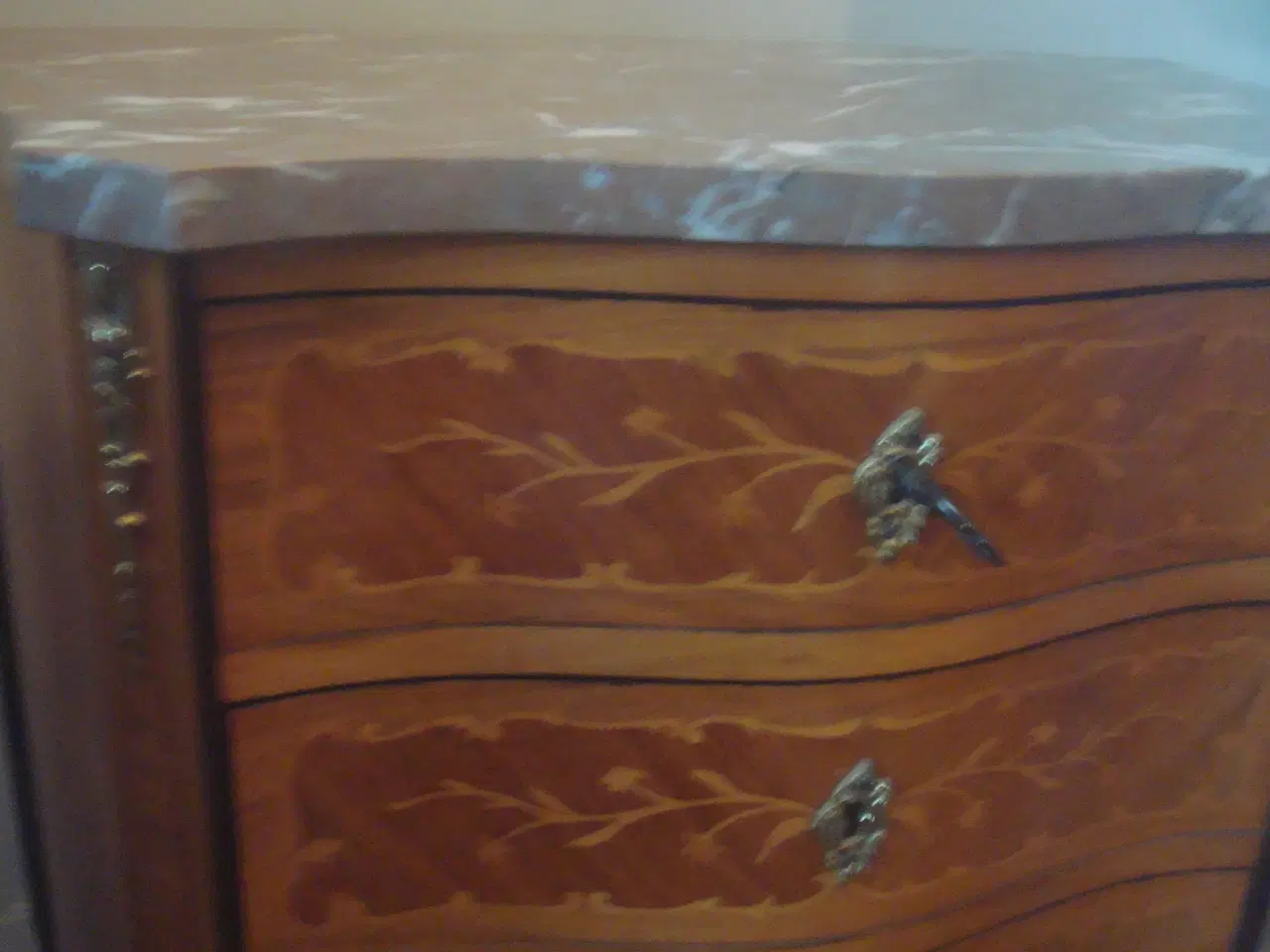 Billede 3 - ROSENTRÆSKOMMODE/ ENTREMØBEL m/MARMORPLADE, BRONZE