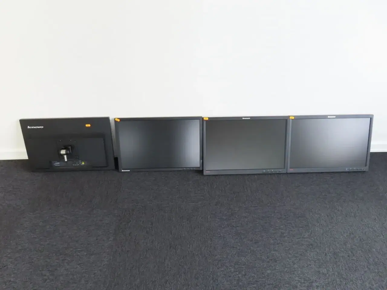 Billede 1 - 4 stk skærme med specialbeslag LENOVO T2254A