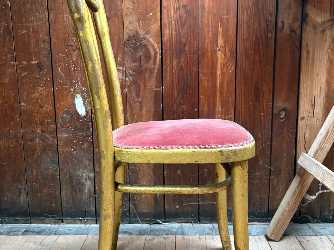 Billede 2 - 5 gamle café stole til en gør-det-selv-type