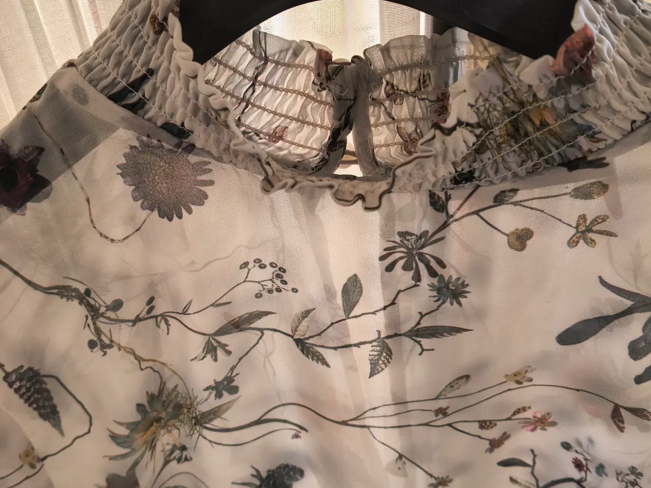 Billede 1 - Transpareent bluse med mønster