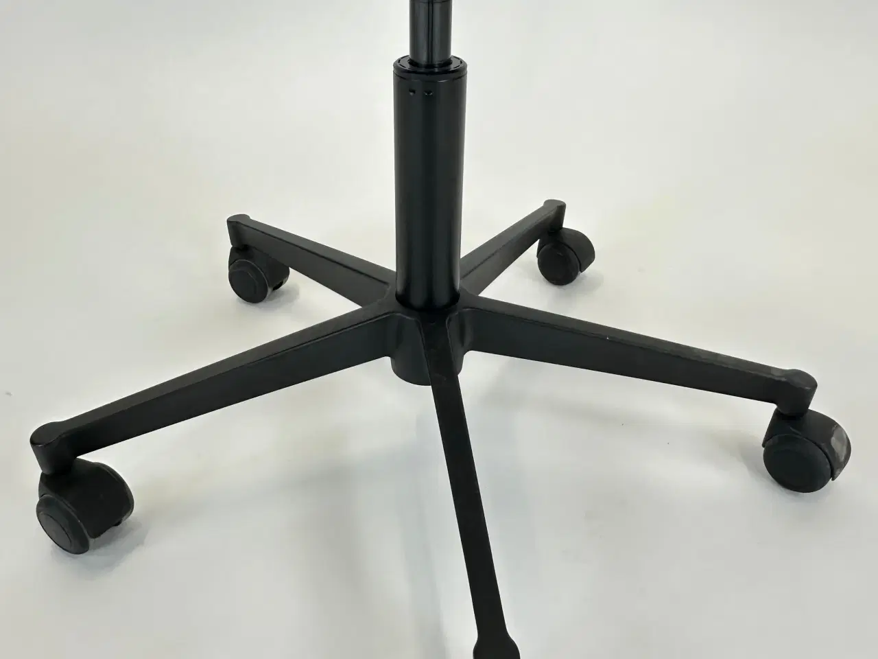 Billede 7 - Butterfly Swivel High fra Magnus Olesen (Sorte hjul)