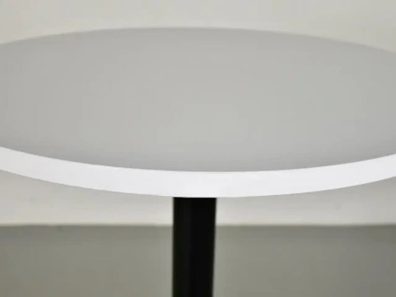 Billede 2 - Højt cafébord med hvid plade på sort fod