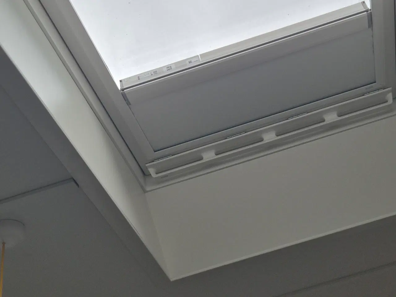 Billede 1 - Velux solcelledrevet mørklægningsgardiner 