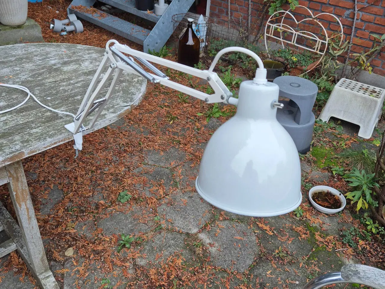 Billede 16 - Hvid arkitektlampe fra Luxo med parabolskærm