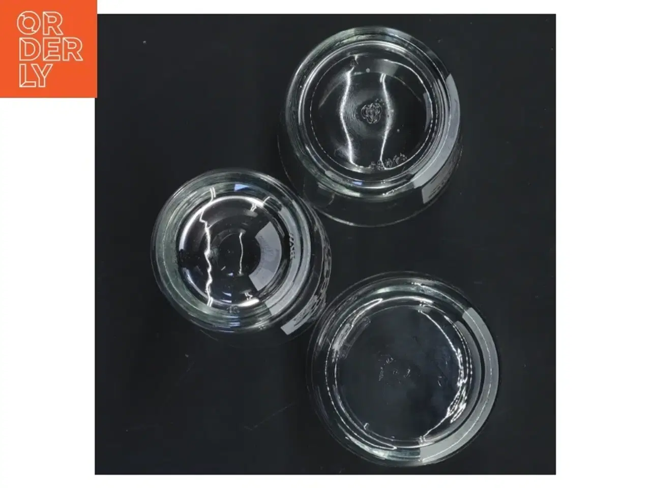 Billede 3 - 3 stk. Whiskyglas fra Black & White Scotch Whisky (str. 8 cm x 7 cm. 9 cm x 7 ø cm. 14 cm x. 6 ø cm)