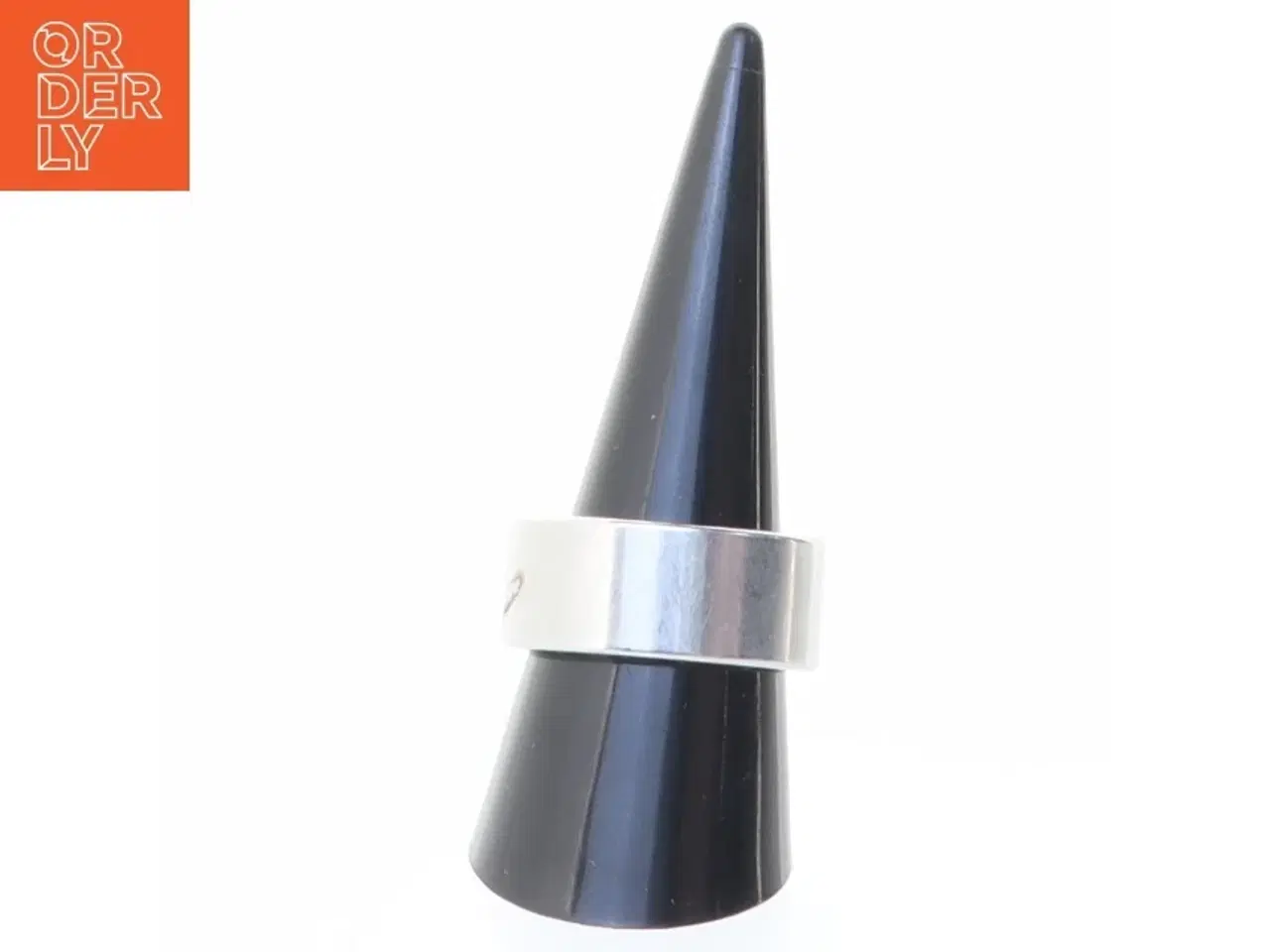 Billede 1 - Sølvfarvet ring (str. Størrelse, 60)