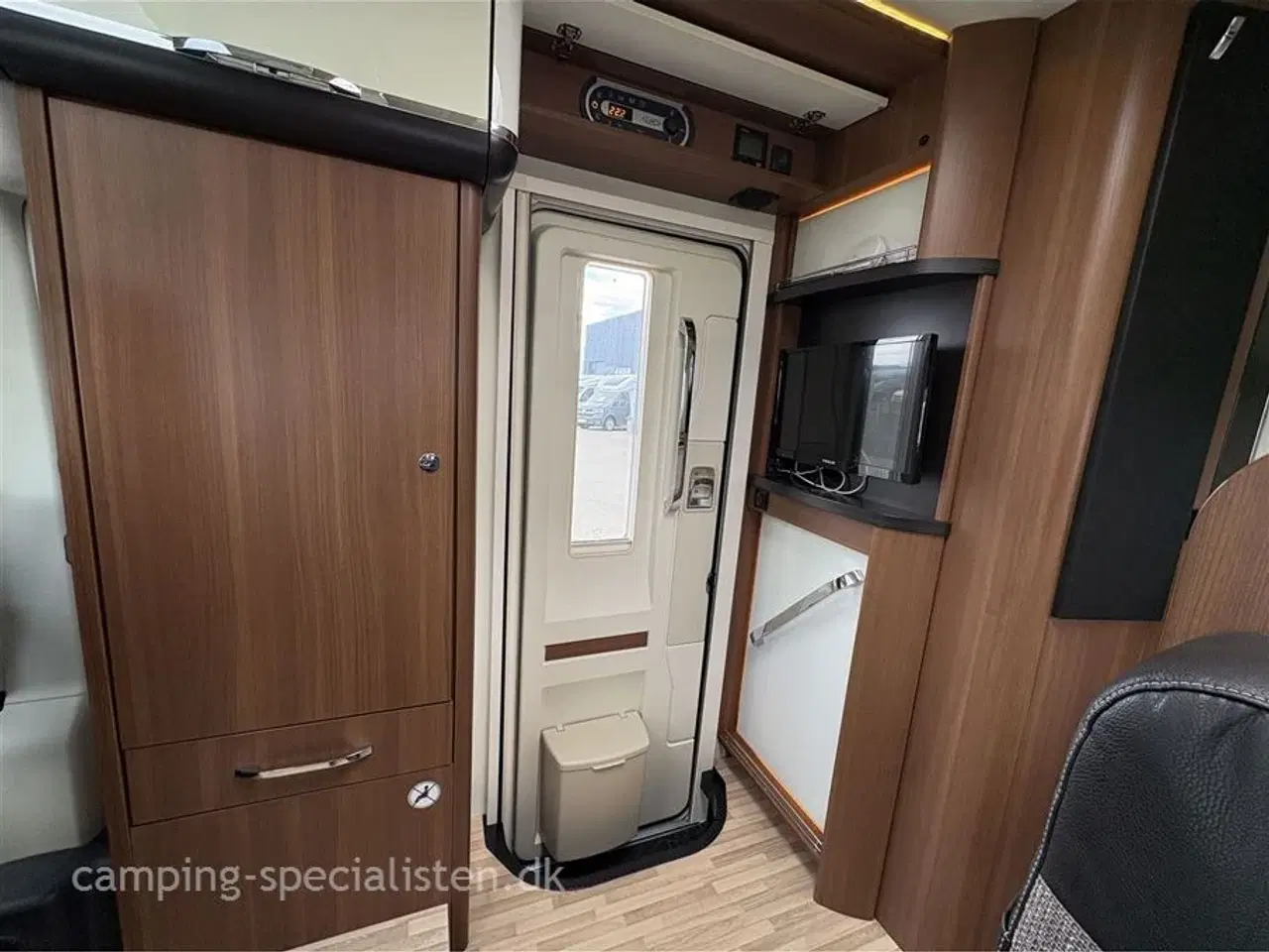 Billede 16 - 2017 - LMC Cruiser Premium   LMC Cruiser Premium T 681 G fra 2017 - rigtig fin autocamper - kan nu ses hos Camping-Specialisten.