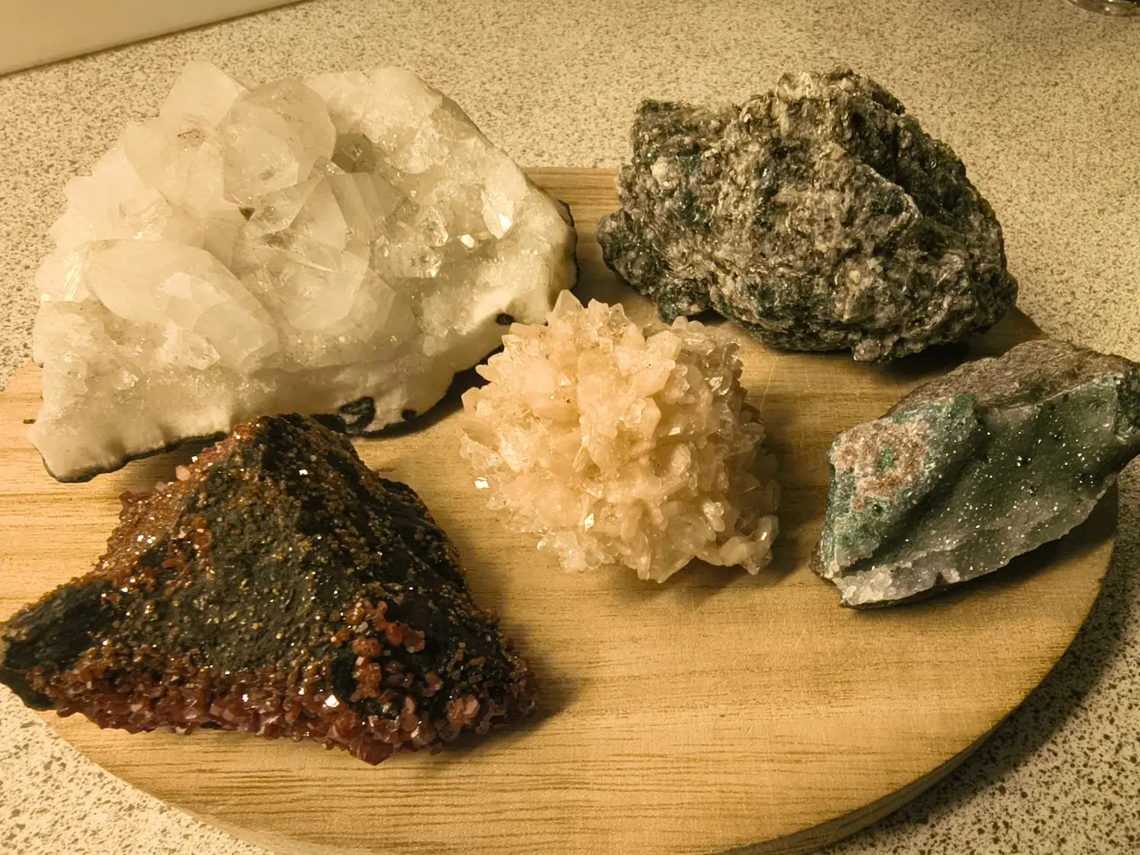 Billede 1 - Forskellige rå krystaller, 5 stk.