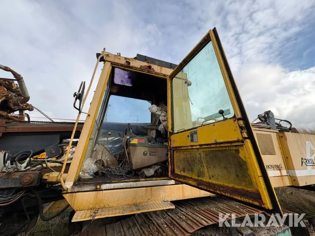 Billede 8 - Gravemaskine Caterpillar 219 ombygget med Knebel boretårn og Fassi kran