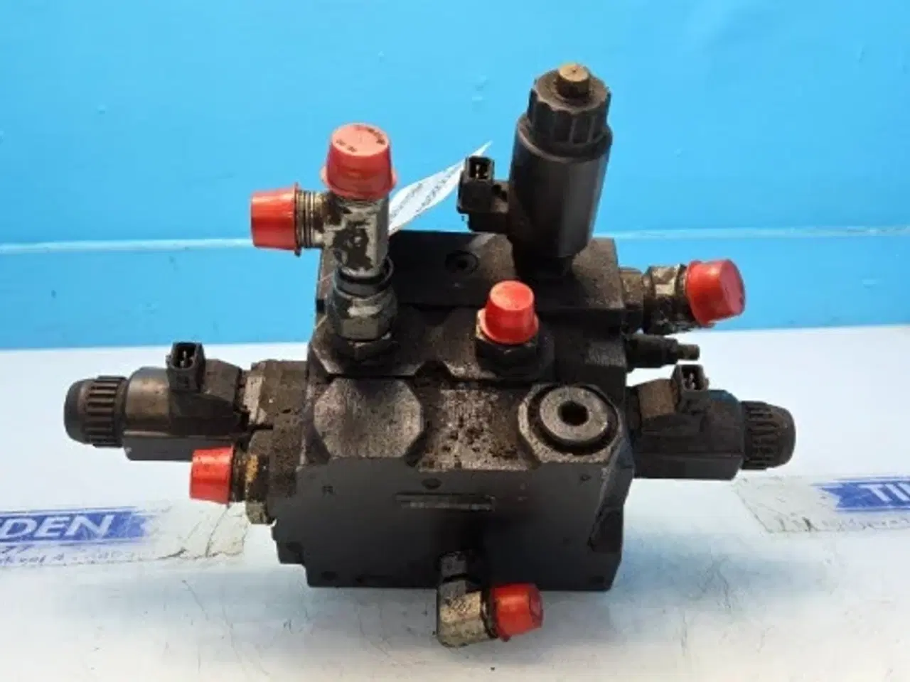 Billede 16 - Case 9120     Ventil   87313989