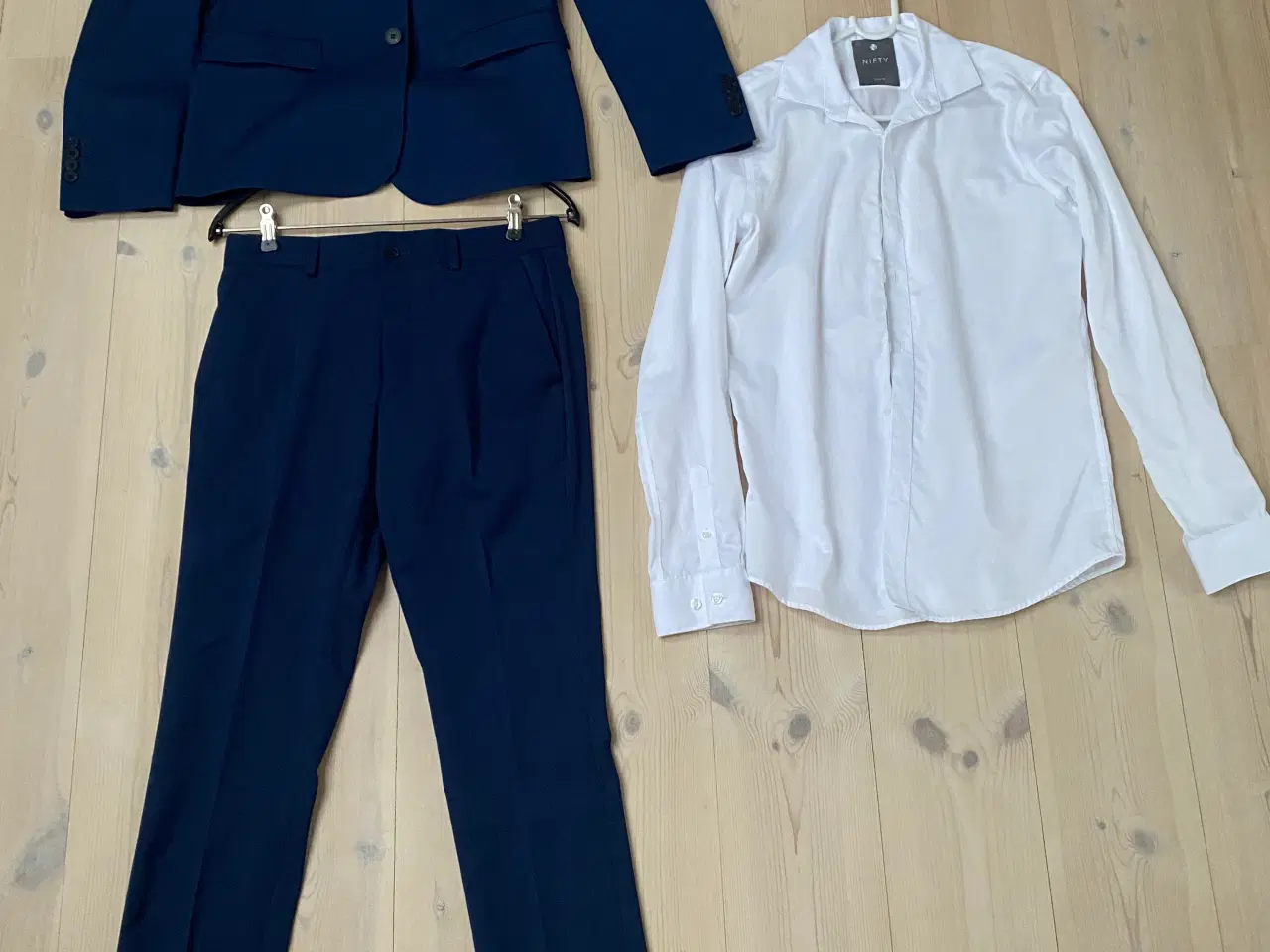 Billede 3 - Bukser jakkesæt konfirmation
