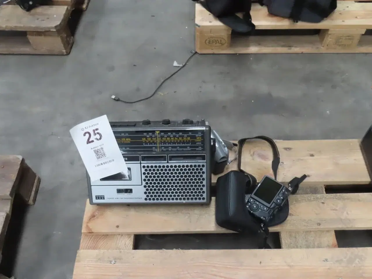 Billede 1 - 2 stk. Kamera + radio