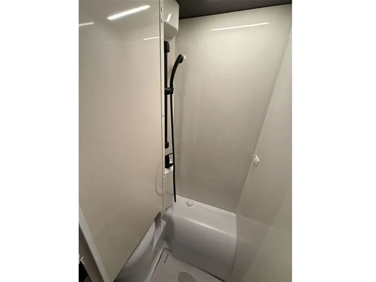 Billede 13 - 2026 - Etrusco V 6.8 SCF Scandic Edition Aut.   Lækker Autocamper med automatgear og face to face siddegruppe fra Hinshøj Caravan.