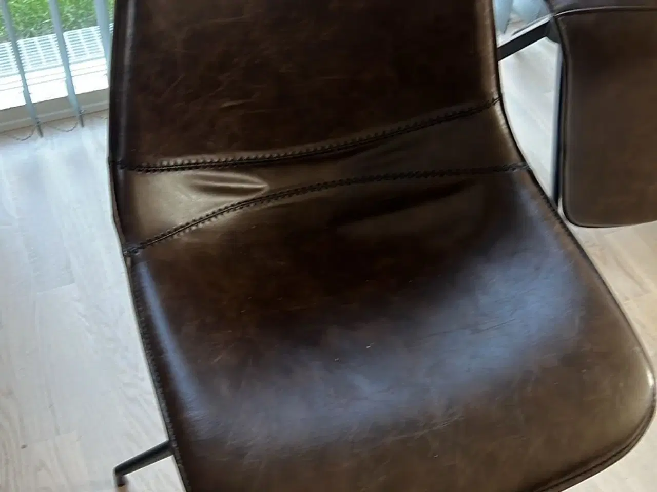 Billede 1 - 4 drejestole i mørkebrunt Pu læder