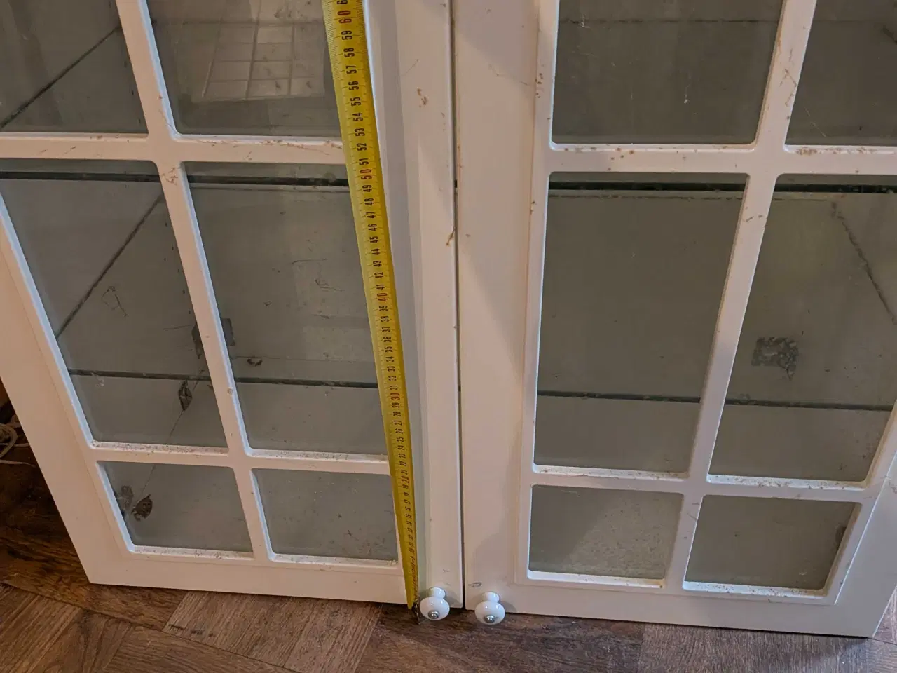 Billede 2 - Ikea vitrineskab med 2 glashylder