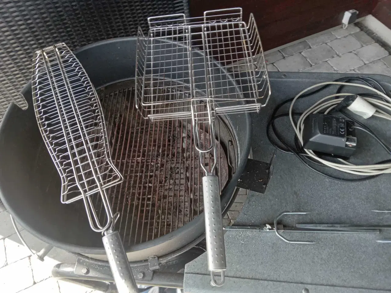 Billede 2 - Weber kuglegrill med div tilbehør 