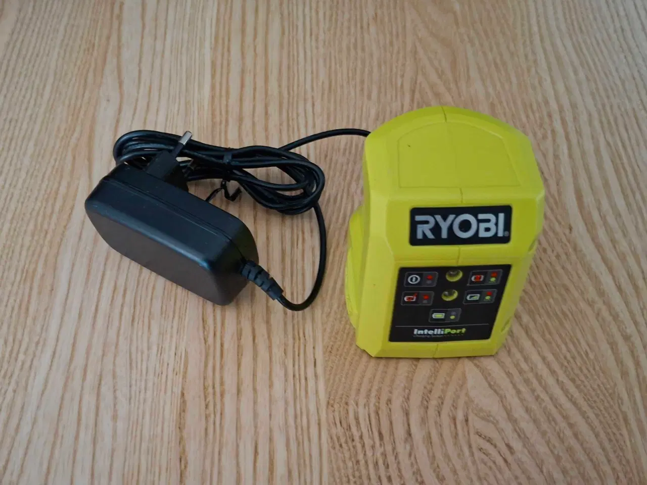 Billede 1 - Ryobi ONE+ oplader