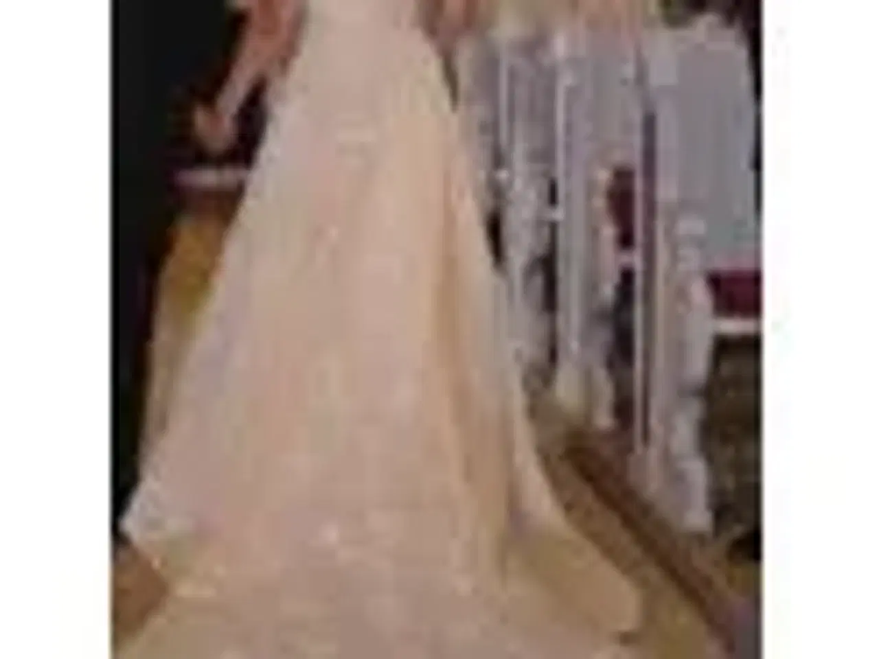 Billede 4 - Brudekjole af mærket Pronovias