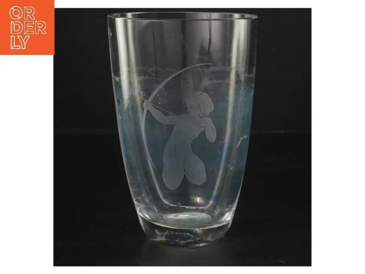 Billede 1 - Glasvase med indgraveret motiv (str. 16 cm)