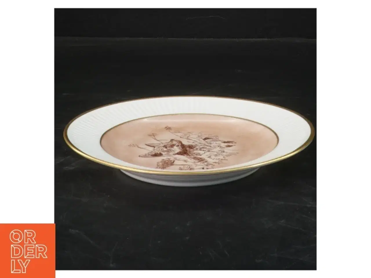 Billede 2 - Dekorativ tallerken med hundemotiv fra Royal Copenhagen (str. Ø 17,5 cm)