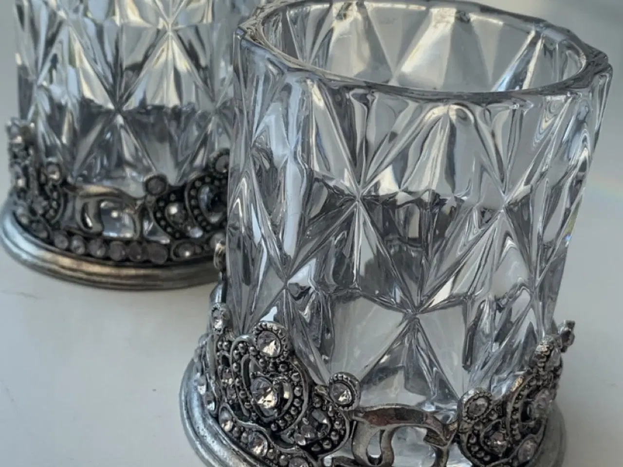 Billede 1 - 2 fyrfadsstager i glas med sølvbund