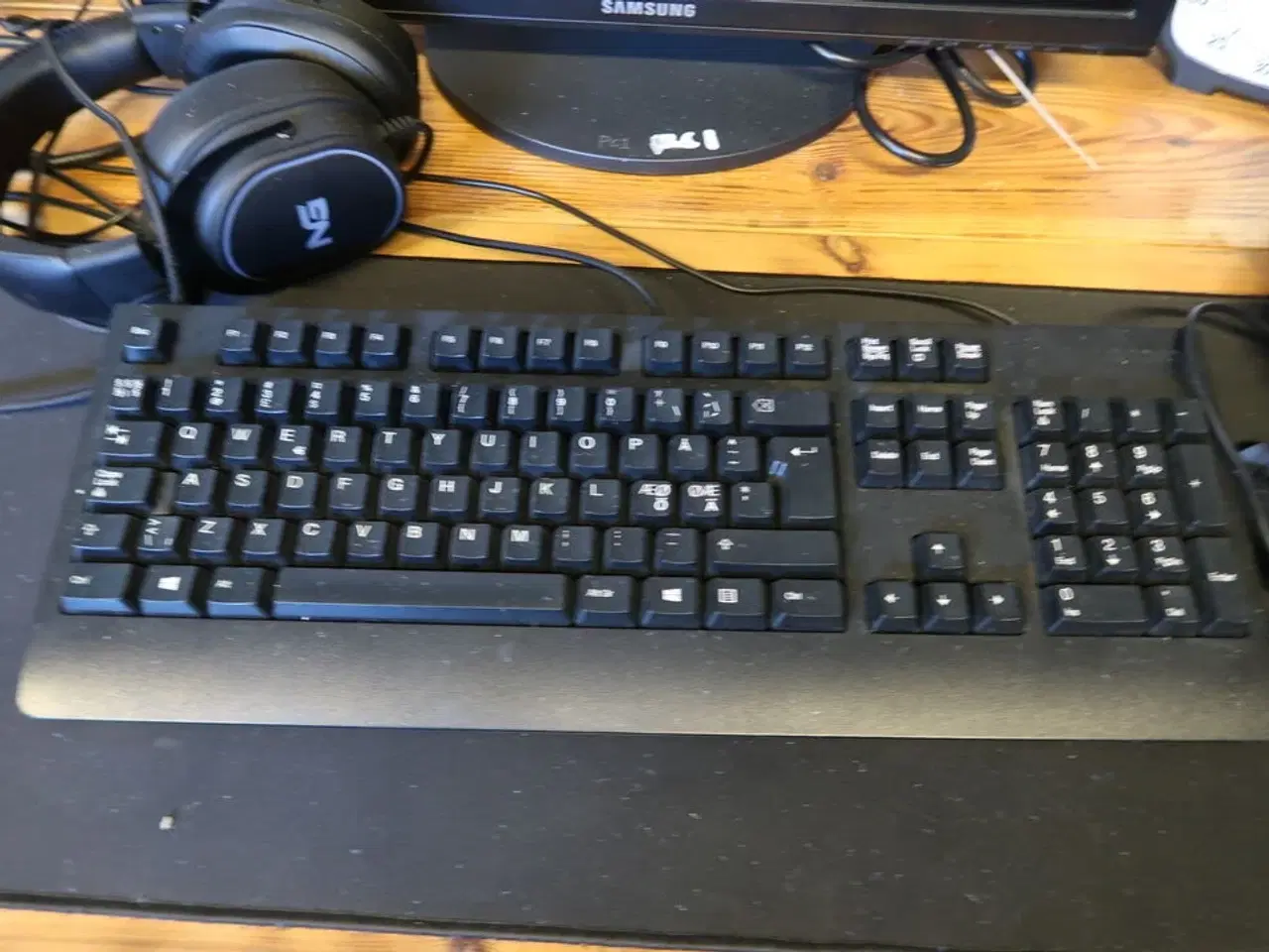 Billede 5 - Samsung SyncMaster B2240 22" skærm + keyboard, mus, headset & gamerstol