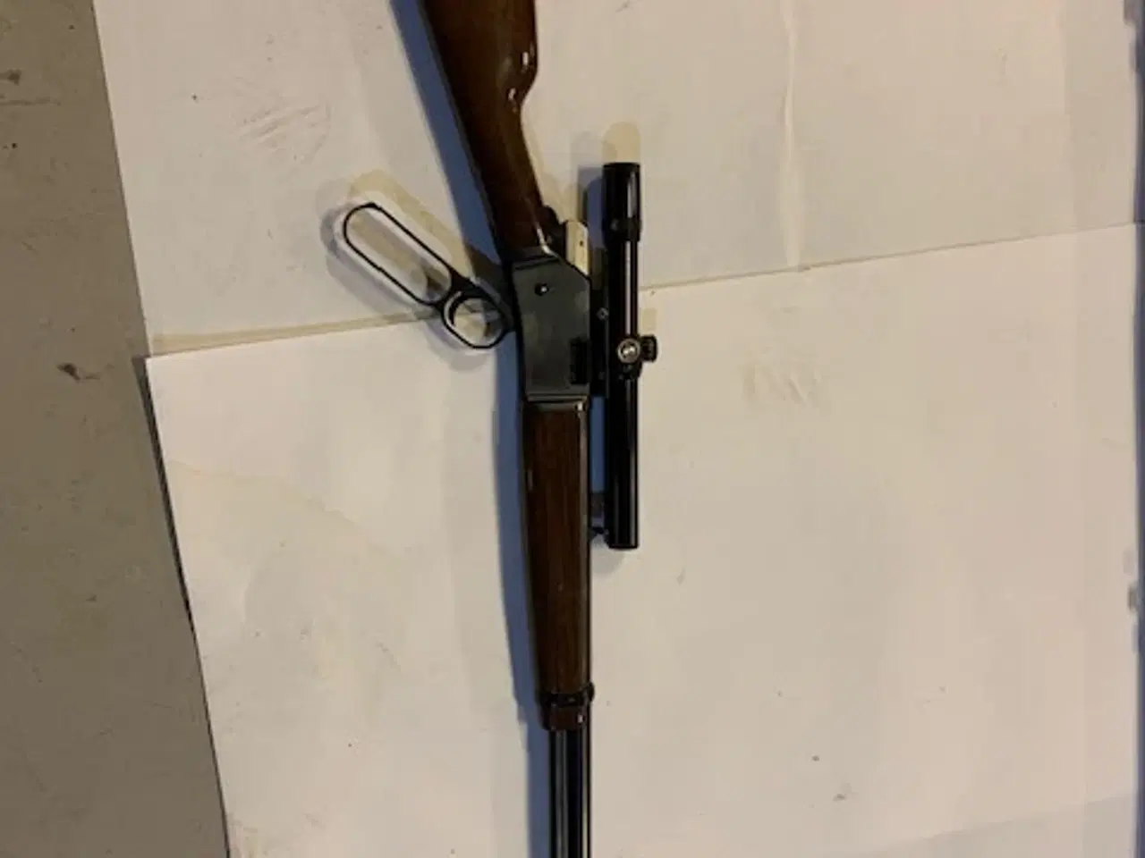 Billede 2 - western Lever Action salonriffel med stort magasin