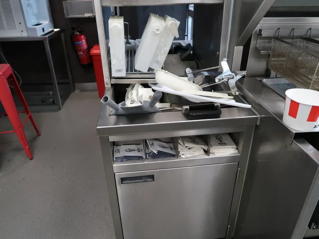 Billede 4 - Serveringssstation uden indhold