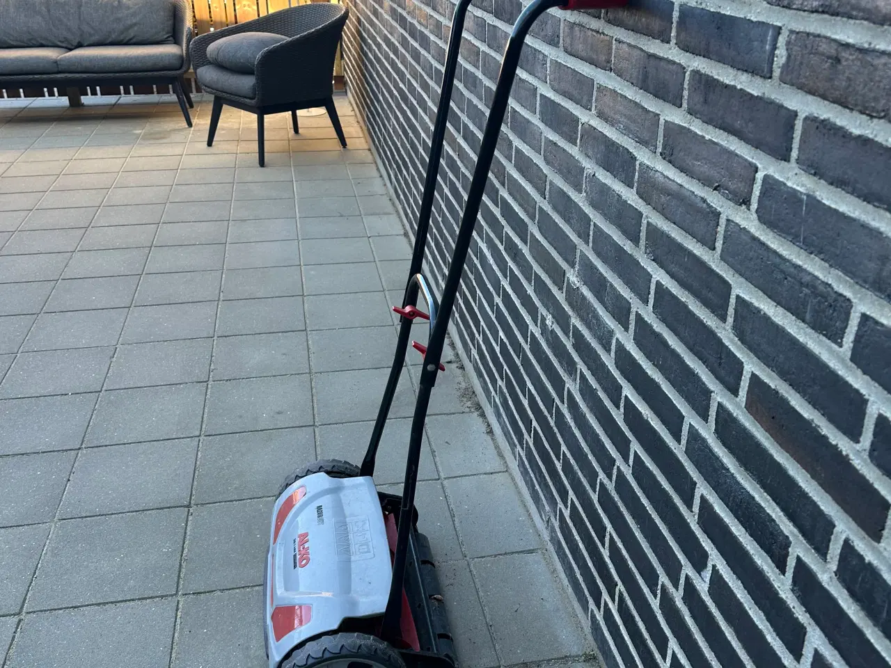 Billede 2 - Håndskubber til græsset