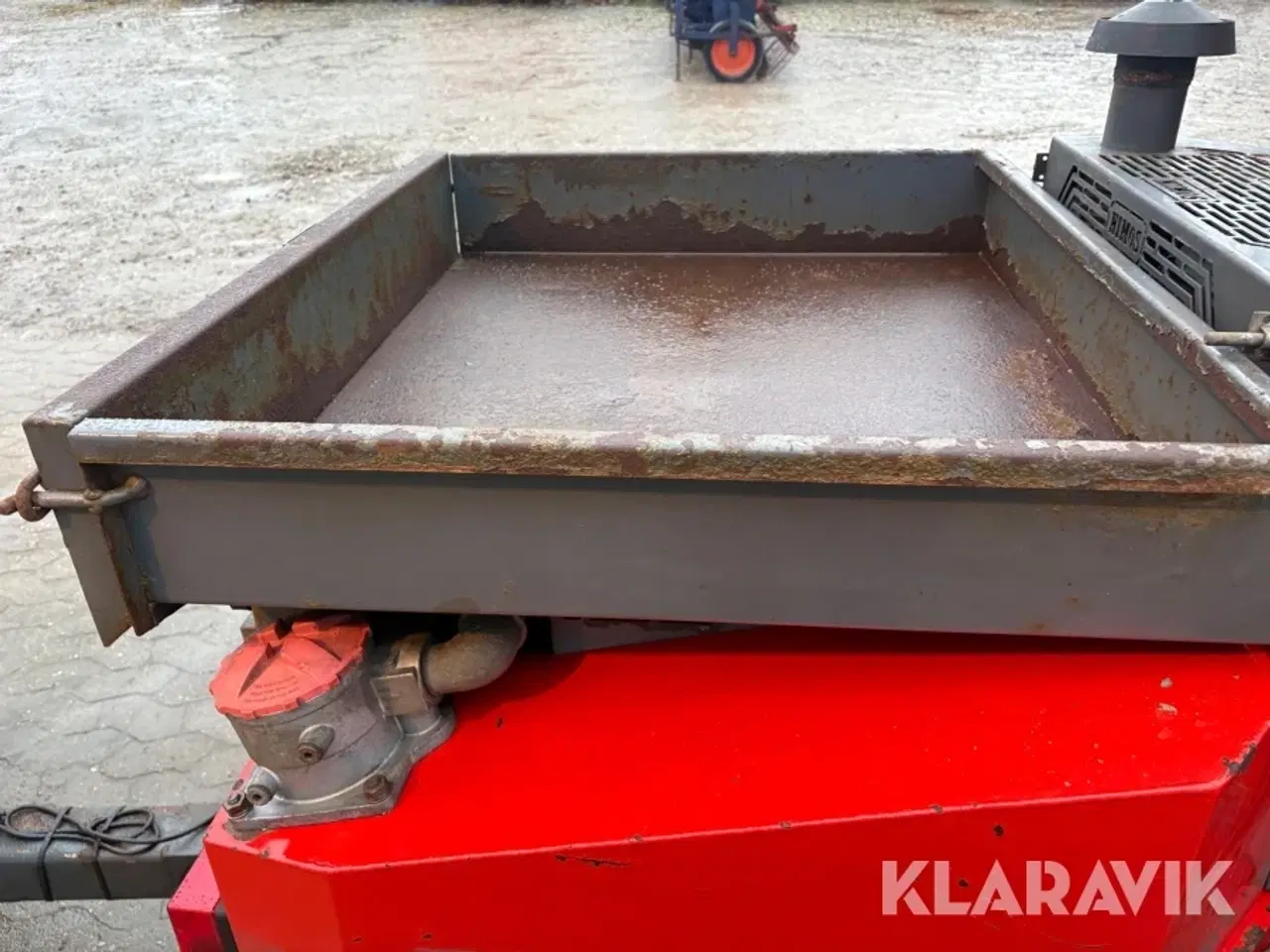 Billede 12 - Redskabsbærer Nimos Dm-trac 204 comfort med fejekost, saltspreder og sneblad