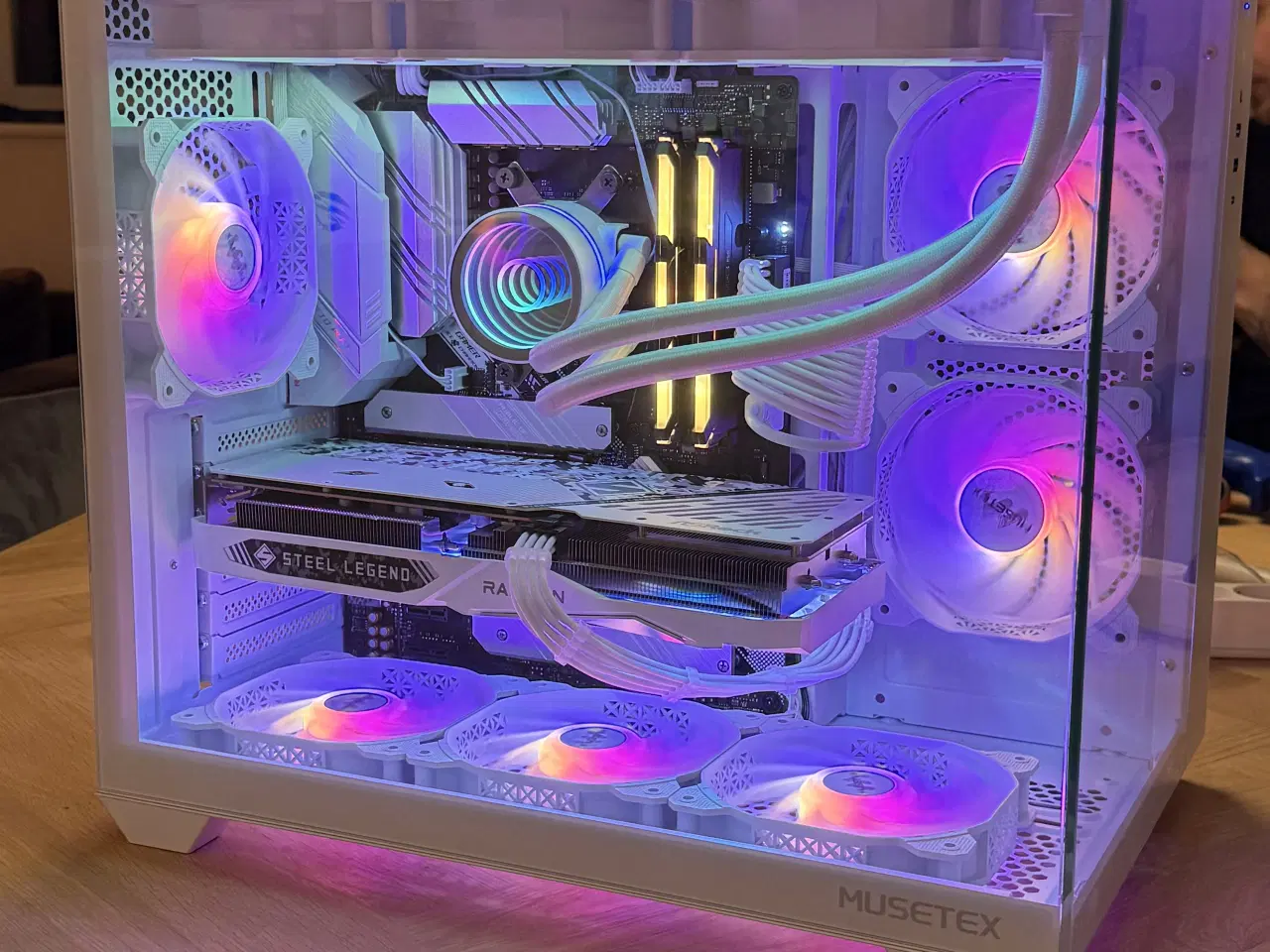 Billede 1 - Hvid Gaming PC – RX 7600 & Ryzen 7