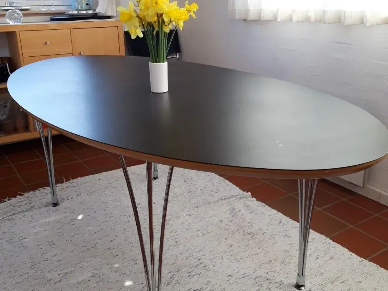 Billede 2 - Gangsø :Elegant ovalt spisebord med 6 Gangsø stole