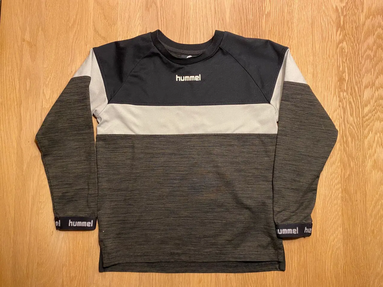 Billede 16 - Jakke Hummel, Tshirt Hummel 116, 