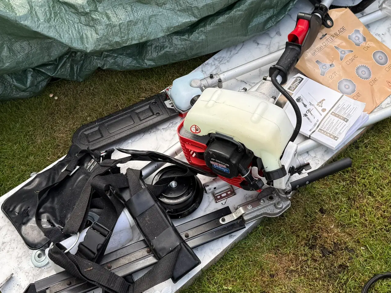 Billede 3 - Maskine med benzinmotor til save og skære i haven