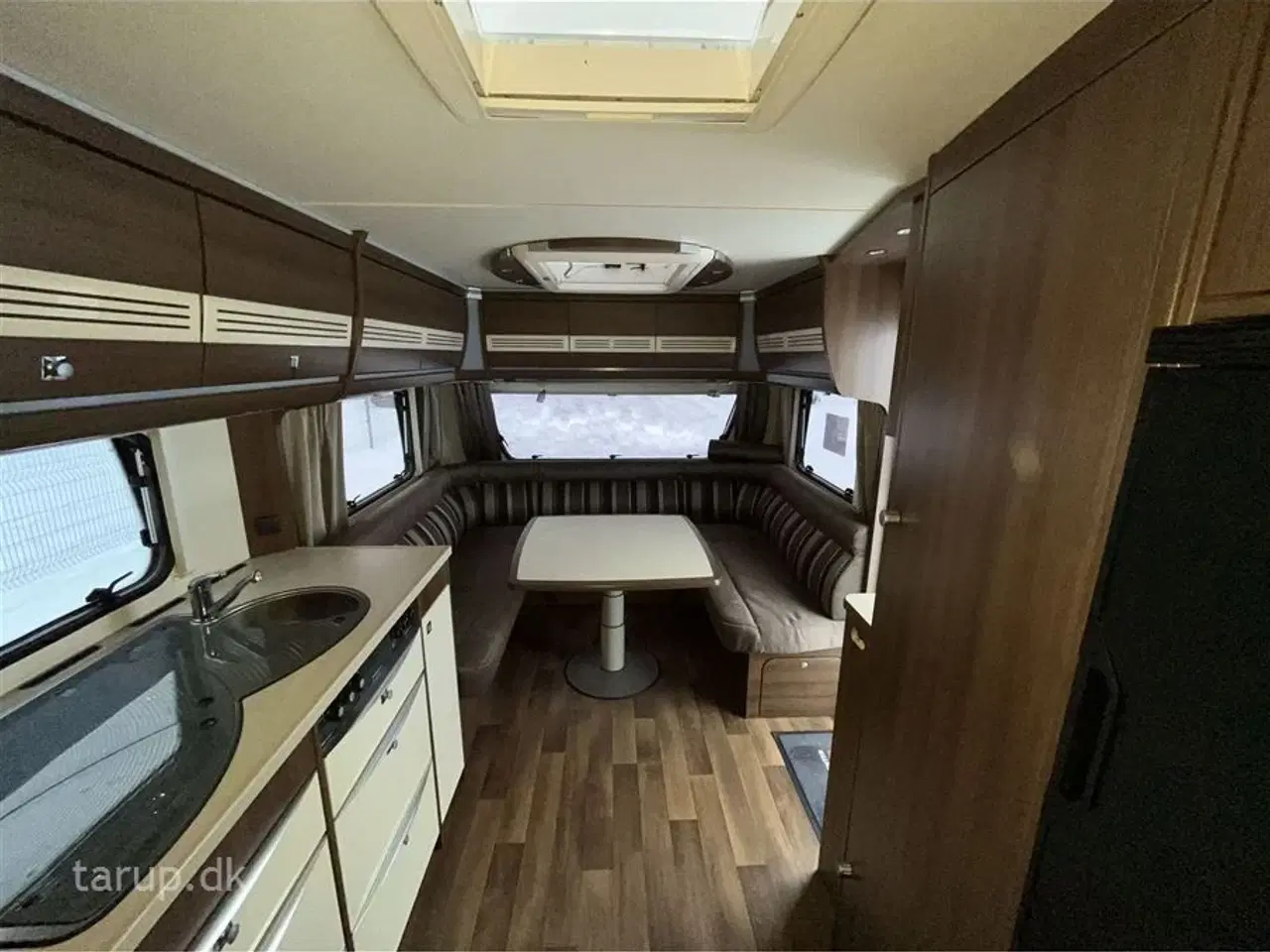 Billede 18 - 2015 - Dethleffs Beduin VIP 650 RFT   Thule tagmonteret el-markise, Truma aircon., mover, ALDE centralvarme, vandbåren gulvvarme, rundsiddegruppe, fransk dobbeltseng