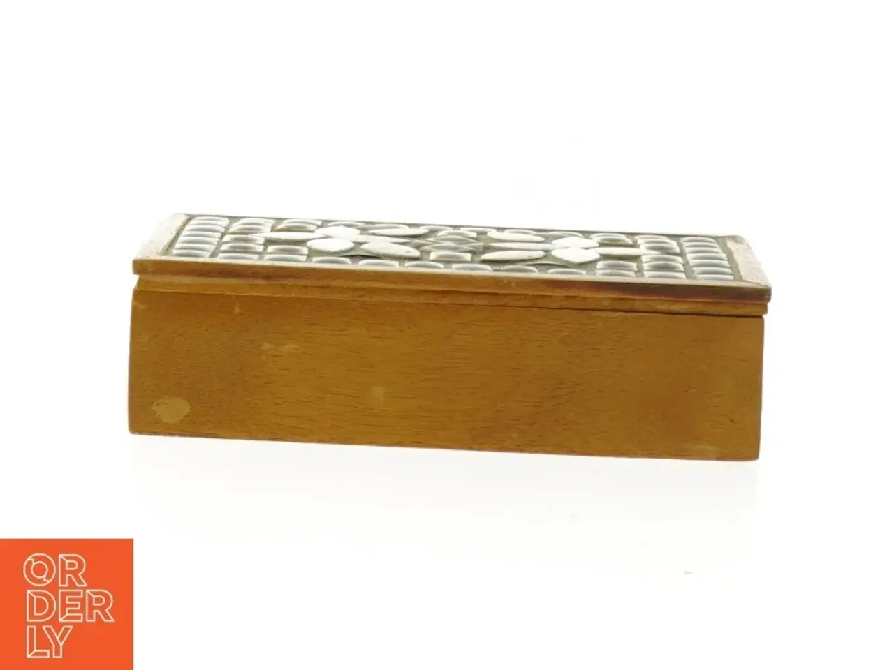 Billede 2 - Trææske med indgraveret skibsdesign fra Skandinavisk Tobakskompagni (str. 16x9 cm)
