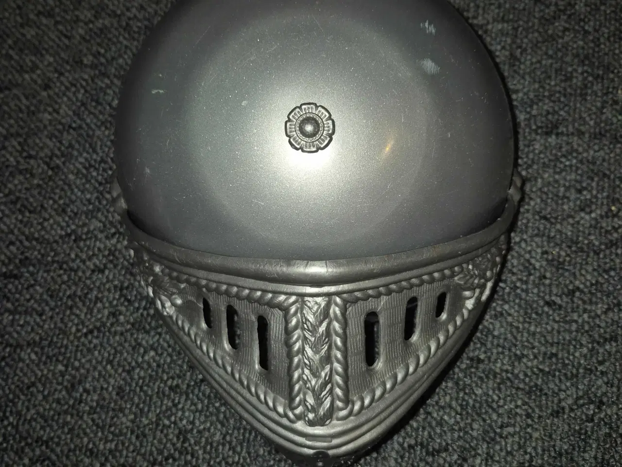 Billede 7 - 2 forskellige ridderhjelme