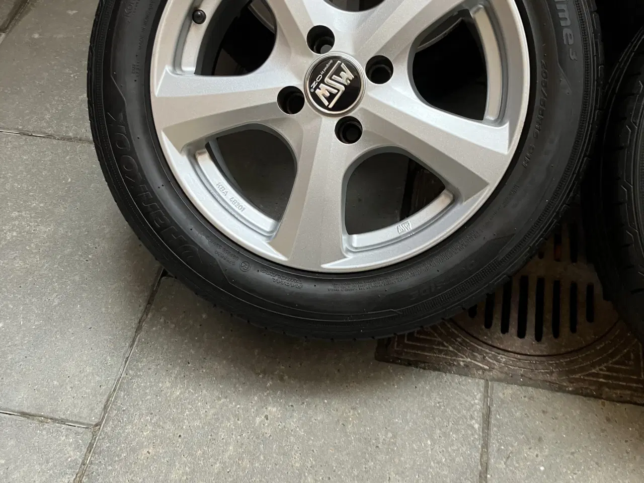 Billede 2 - Sommerdæk på fælge 