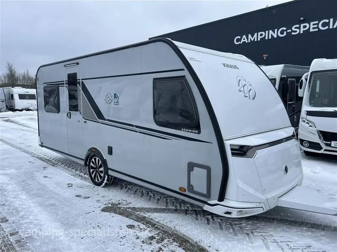 Billede 2 - 2022 - Knaus Südwind 500 FU "60 Years Celebration"   Knaus Südwind 500 FU 60 Years Celebration 2022 - Se den nu hos Camping-Specialisten.dk