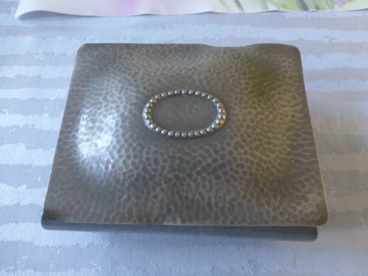 Billede 1 - Tin Skrin  Hammerslået på 4 fødder 