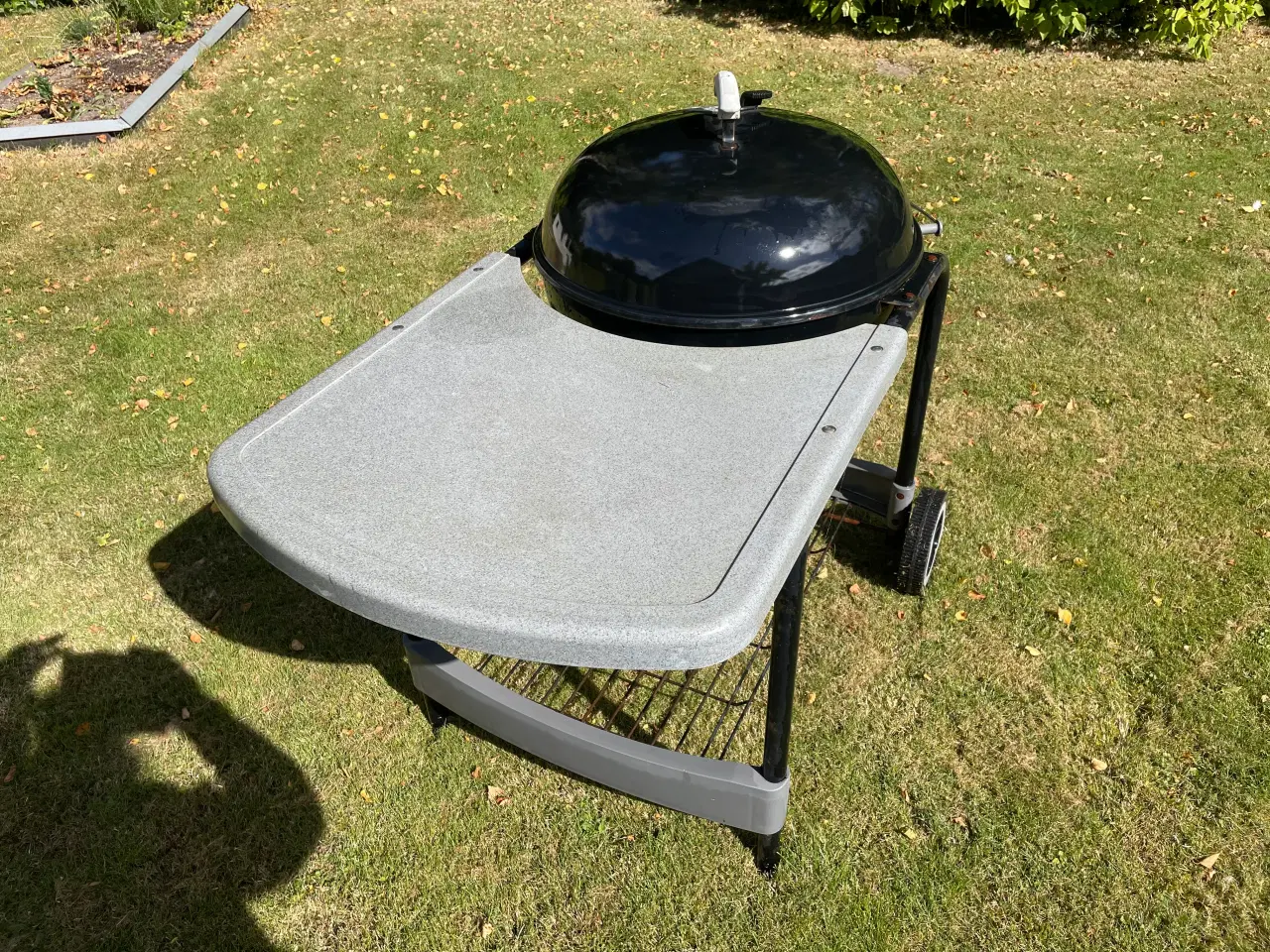 Billede 2 - Weber kuglegrill med bord 