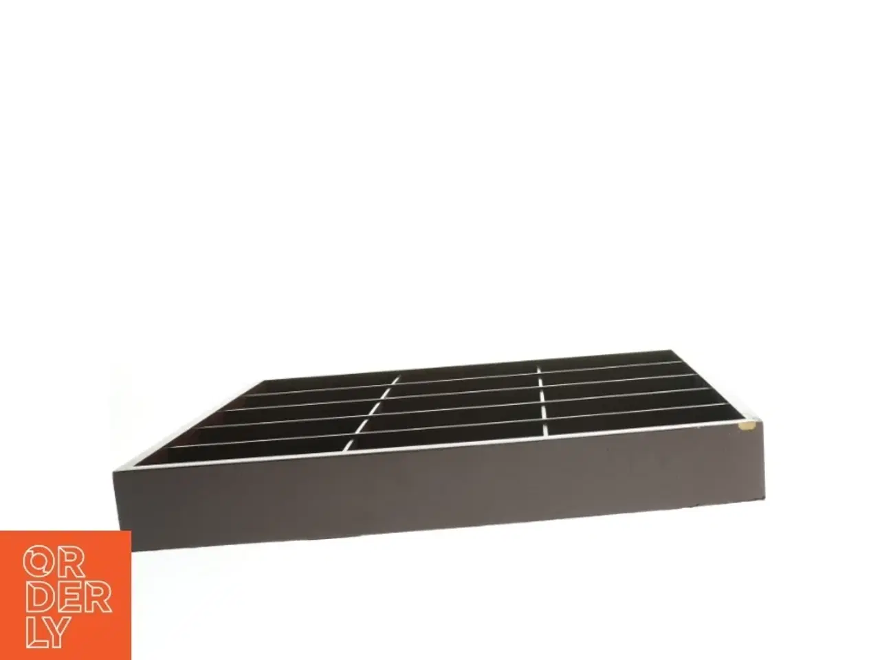Billede 2 - 2 stk. Vægmonteret opbevaringsbakke fra Dinky Toys (str. 41 x 32 cm. 2 styk)