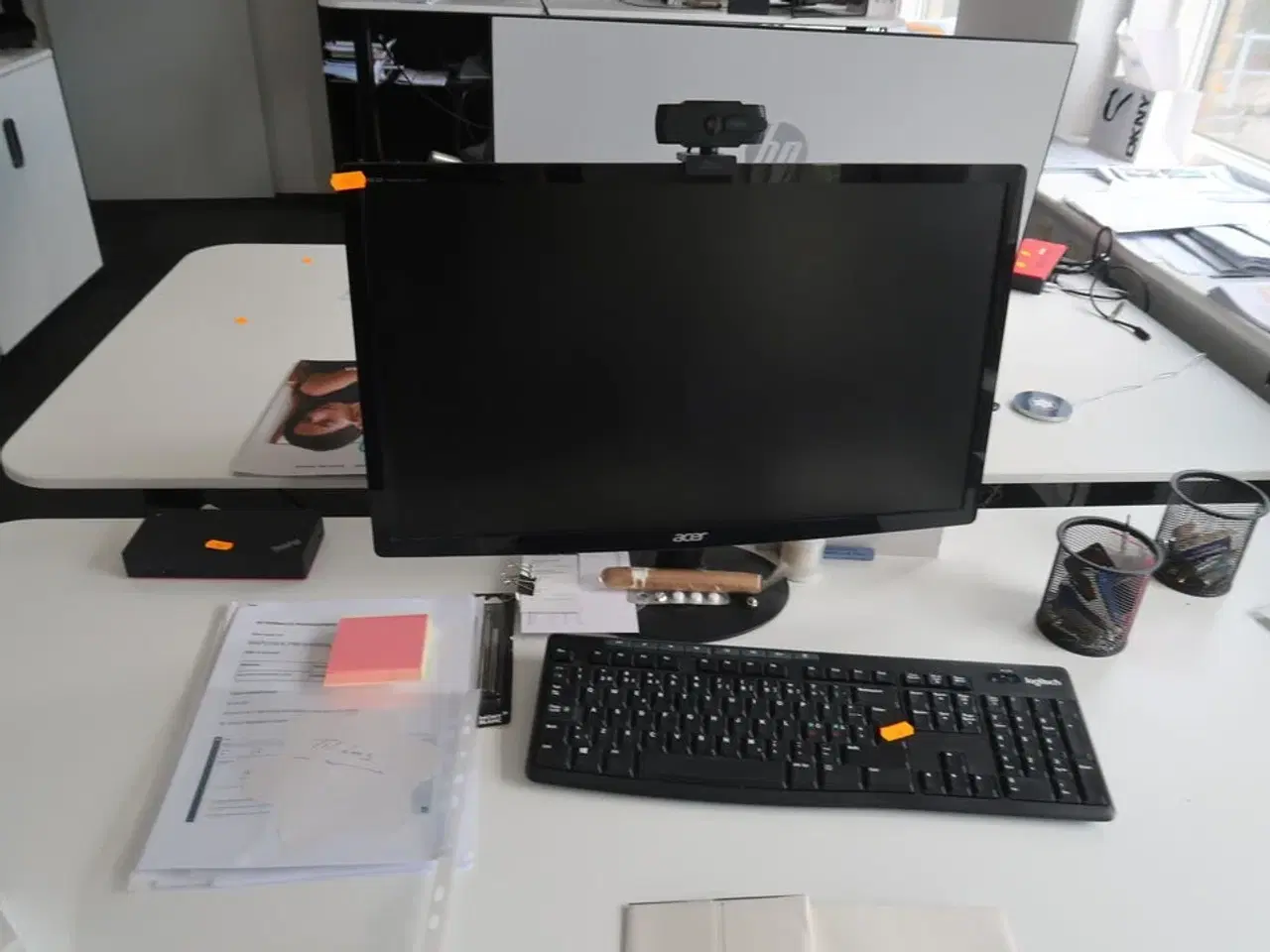 Billede 1 - Computerskærm, dockingstation samt tastatur
